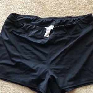 Black swim shorts with inner lining